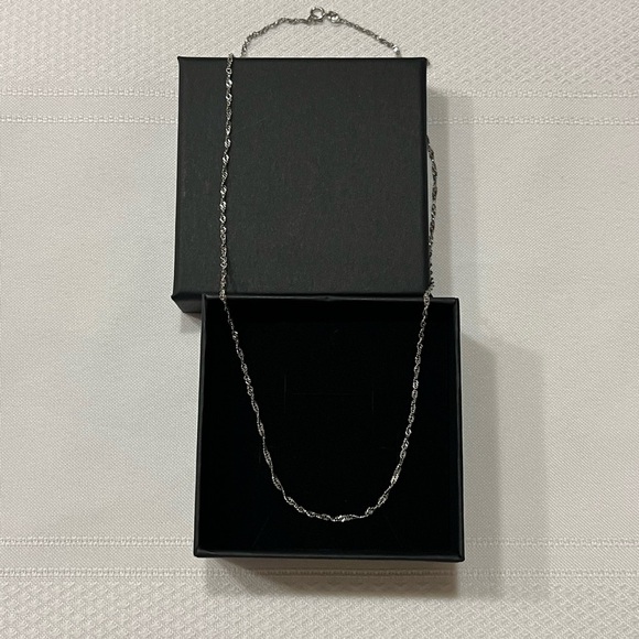 Sterling silver textured twist chain. 925. Stamped. 18”. Versatile. Sparkly. - Picture 3 of 11